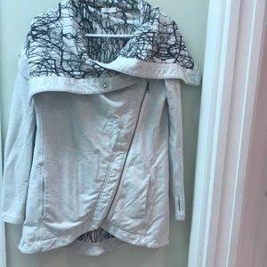 lululemon athletica Savanna wrap size 6